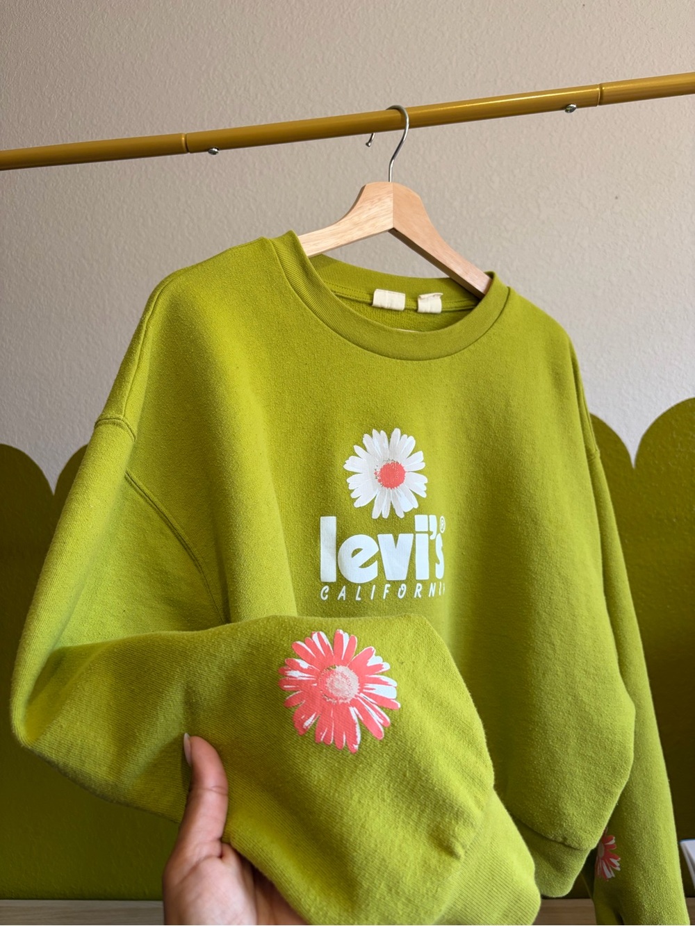 Levi's Cropped Olive Green Daisy Graphic Sweatshirt